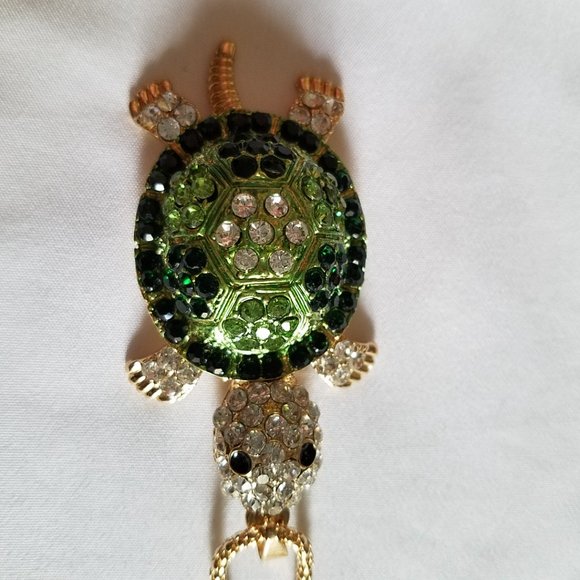 🐢🌻Articulating Turtle Necklace in Shades of Greens & Clear Rhinestones - NWOT - Picture 5 of 6